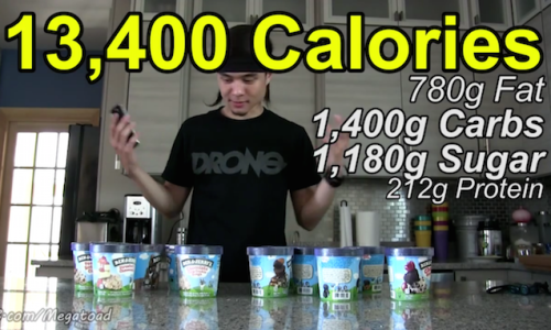 大胃王冠军 Matt Stonie 挑战 12 品脱 Ben & Jerry's 冰淇淋 